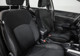 Подержанный автомобиль Mitsubishi ASX 2011 года (18 фото)