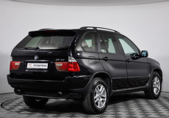 Подержанный автомобиль BMW X5 2005 года (5 фото)