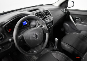 Подержанный автомобиль Renault Logan Sedan 2014 года (9 фото)