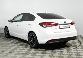 Подержанный автомобиль Kia Cerato Sedan 2018 года (7 фото)