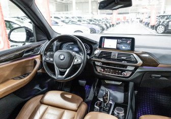 Подержанный автомобиль BMW X3 2020 года (19 фото)