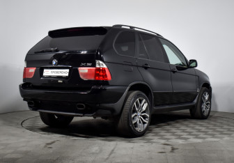 Подержанный автомобиль BMW X5 2003 года (5 фото)