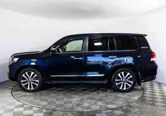 Подержанный автомобиль Toyota Land Cruiser Suv 2018 года (8 фото)
