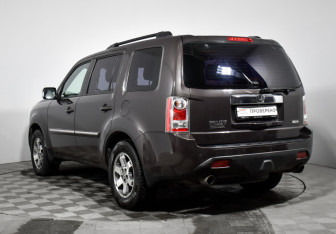 Подержанный автомобиль Honda Pilot 2013 года (7 фото)