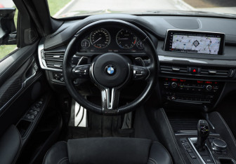 Подержанный автомобиль BMW X6 2017 года (14 фото)
