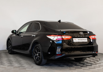 Подержанный автомобиль Toyota Camry Sedan 2019 года (7 фото)