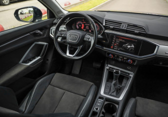 Подержанный автомобиль Audi Q3 2021 года (10 фото)