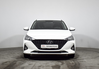 Подержанный автомобиль Hyundai Solaris Sedan 2021 года (2 фото)