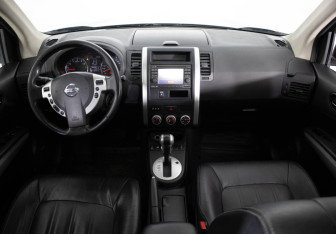 Подержанный автомобиль Nissan X-Trail 2012 года (9 фото)