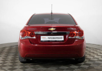 Подержанный автомобиль Chevrolet Cruze Sedan 2010 года (6 фото)