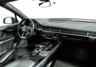 Подержанный автомобиль Audi Q7 2016 года (9 фото)