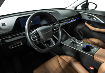 Подержанный автомобиль Omoda C5 2023 года (11 фото)