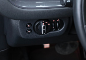 Подержанный автомобиль MINI Clubman Wagon 2019 года (23 фото)