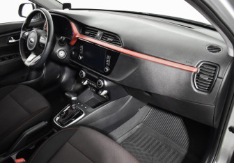 Подержанный автомобиль Kia Rio Sedan 2020 года (12 фото)