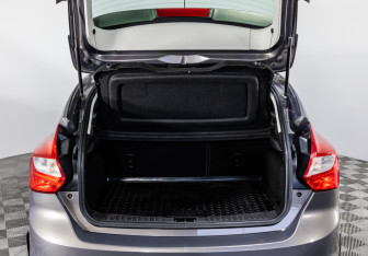 Подержанный автомобиль Ford Focus Hatchback 2014 года (21 фото)