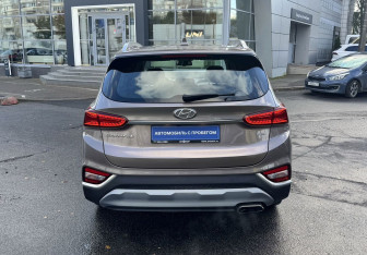 Подержанный автомобиль Hyundai Santa Fe 2019 года (7 фото)