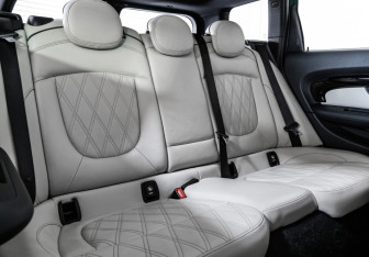 Подержанный автомобиль MINI Clubman Wagon 2019 года (22 фото)