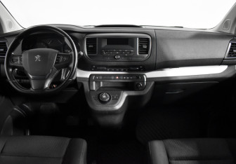 Подержанный автомобиль Peugeot Traveller 2020 года (14 фото)