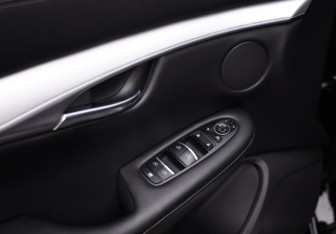 Подержанный автомобиль Infiniti QX50 2018 года (22 фото)