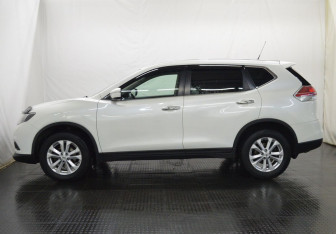 Подержанный автомобиль Nissan X-Trail 2016 года (8 фото)