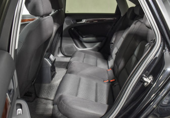 Подержанный автомобиль Audi A4 Sedan 2013 года (11 фото)