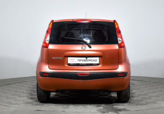 Подержанный автомобиль Nissan Note 2006 года (6 фото)