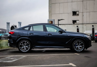 Подержанный автомобиль BMW X6 2024 года (6 фото)