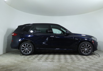 Подержанный автомобиль BMW X5 2022 года (4 фото)