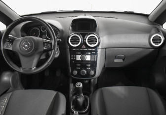 Подержанный автомобиль Opel Corsa 2008 года (13 фото)