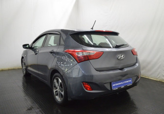 Подержанный автомобиль Hyundai i30 Hatchback 2016 года (7 фото)