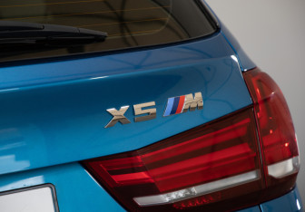 Подержанный автомобиль BMW X5 M 2017 года (8 фото)