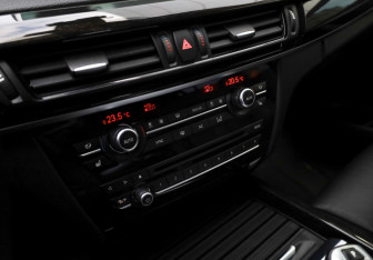 Подержанный автомобиль BMW X5 2014 года (16 фото)