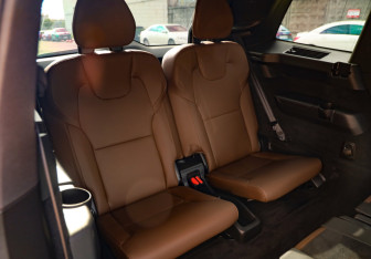 Подержанный автомобиль Volvo XC90 2021 года (32 фото)