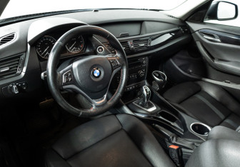 Подержанный автомобиль BMW X1 2013 года (11 фото)