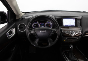 Подержанный автомобиль Infiniti QX60 2018 года (10 фото)