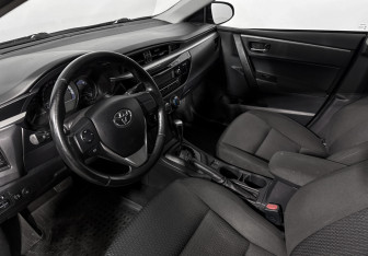 Подержанный автомобиль Toyota Corolla Sedan 2015 года (9 фото)