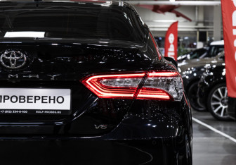 Подержанный автомобиль Toyota Camry Sedan 2020 года (9 фото)