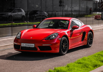 Подержанный автомобиль Porsche Cayman 2018 года (32 фото)
