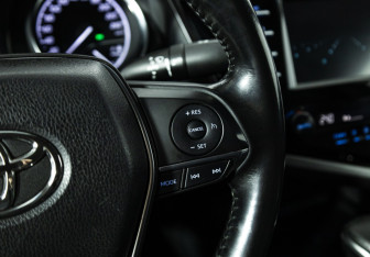 Подержанный автомобиль Toyota Camry Sedan 2019 года (19 фото)