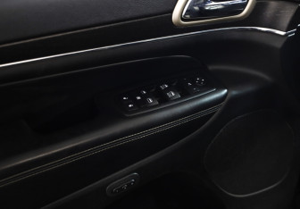 Подержанный автомобиль Jeep Grand Cherokee 2014 года (26 фото)