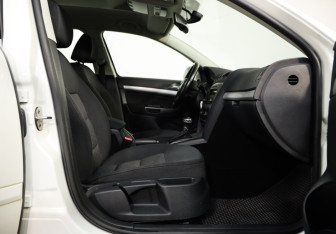 Подержанный автомобиль Skoda Octavia Liftback 2012 года (13 фото)