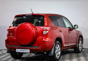 Подержанный автомобиль Toyota RAV4 2011 года (5 фото)
