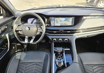 Подержанный автомобиль Changan CS95 2023 года (16 фото)