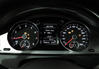 Подержанный автомобиль Volkswagen Passat Sedan 2012 года (12 фото)