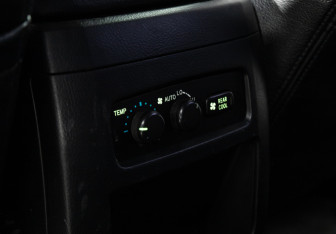 Подержанный автомобиль Toyota Land Cruiser Prado 2006 года (18 фото)