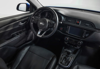 Подержанный автомобиль Kia Rio Hatchback 2019 года (8 фото)