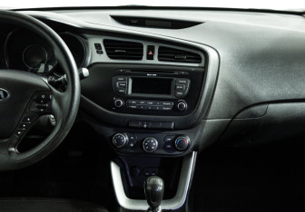 Подержанный автомобиль Kia Ceed Wagon 2013 года (14 фото)