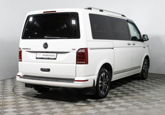 Подержанный автомобиль Volkswagen Caravelle 2015 года (5 фото)