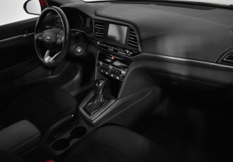 Подержанный автомобиль Hyundai Elantra Sedan 2019 года (11 фото)