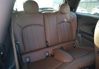 Подержанный автомобиль MINI Hatch 2019 года (24 фото)